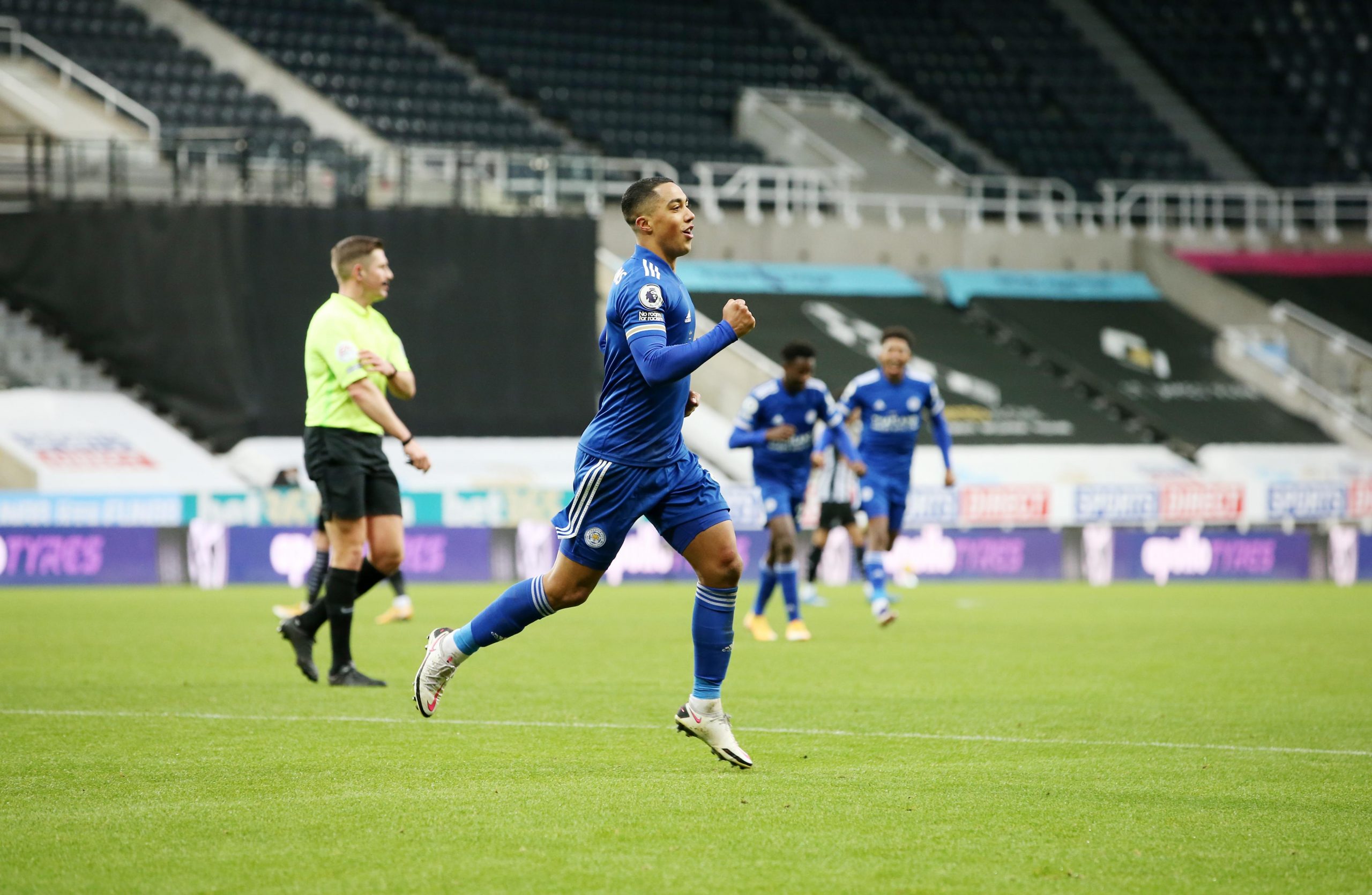 Youri Tielemans scoring the second for Leicester